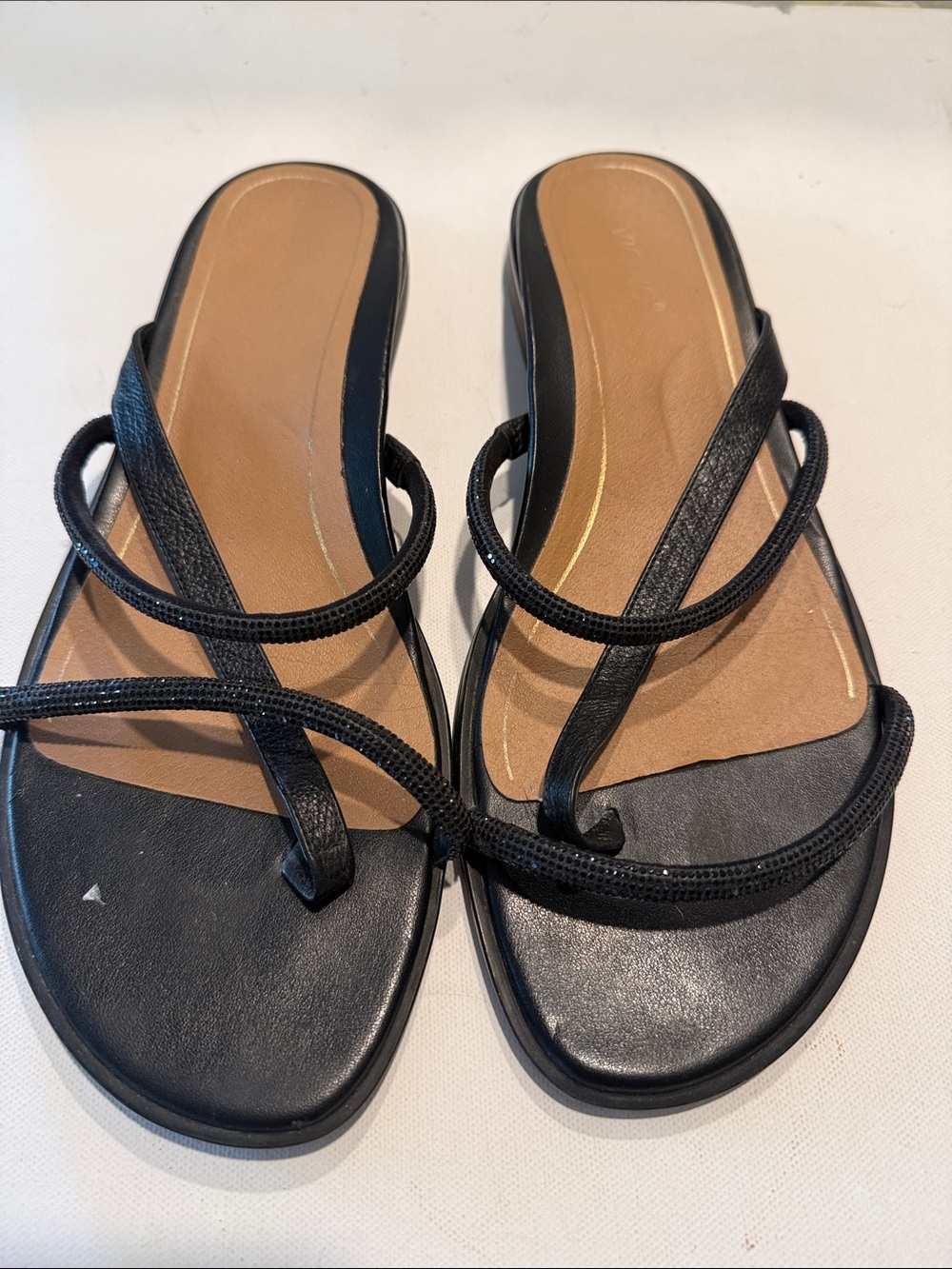 Vionic Black Strappy Toe-Loop Sandals